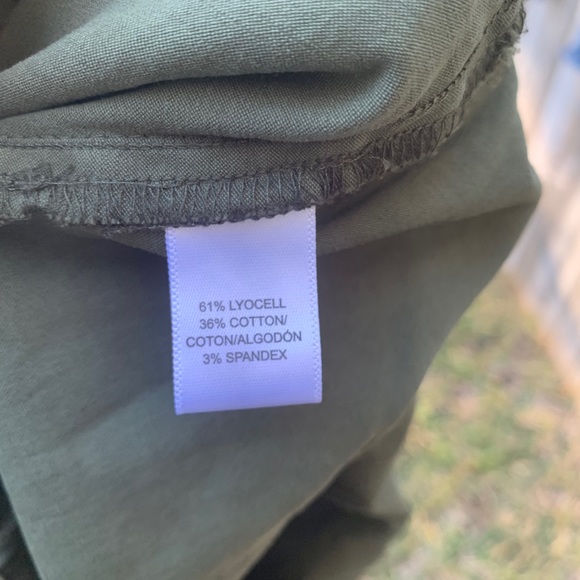 Lou & Grey Cargo Green Capri Joggers - Picture 6 of 7